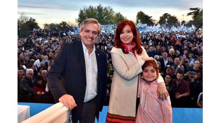 Con un discurso moderado, se presentó la fórmula Fernández-Fernández